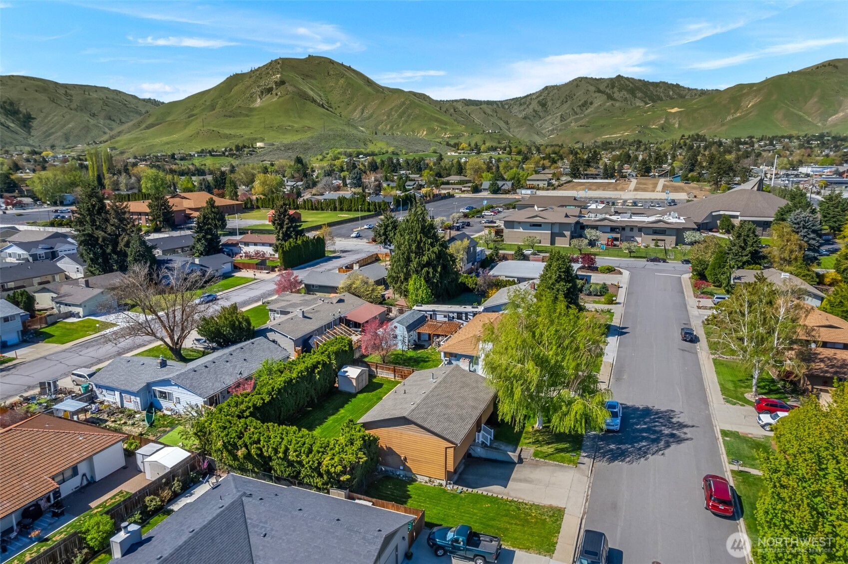 1517 Fourth Street Wenatchee, WA 98801 - Photo 2 of 26