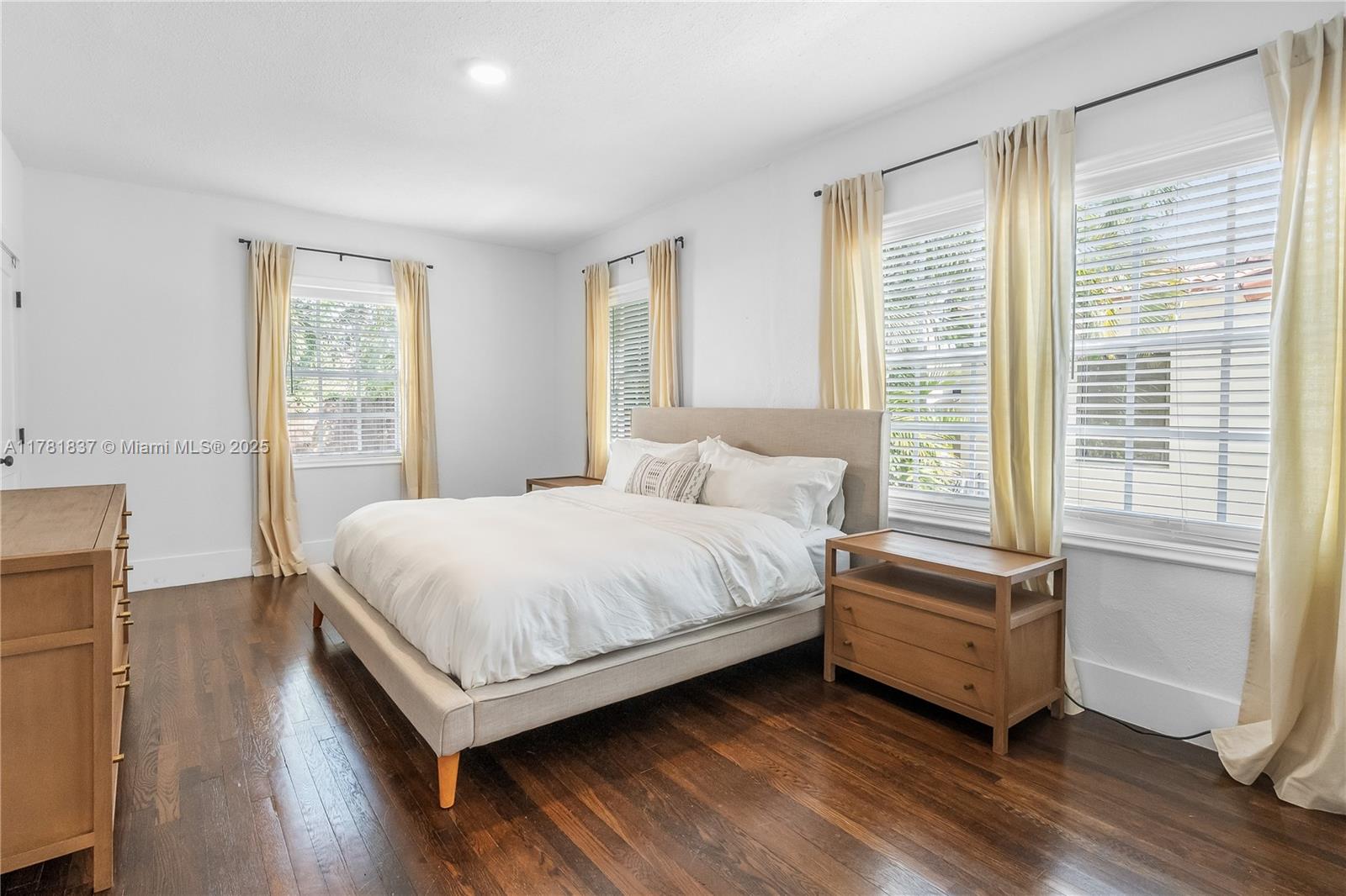 829 Lorca Street Coral Gables, FL 33134 - Photo 13 of 20