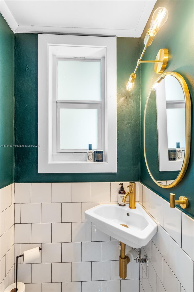 829 Lorca Street Coral Gables, FL 33134 - Photo 18 of 20