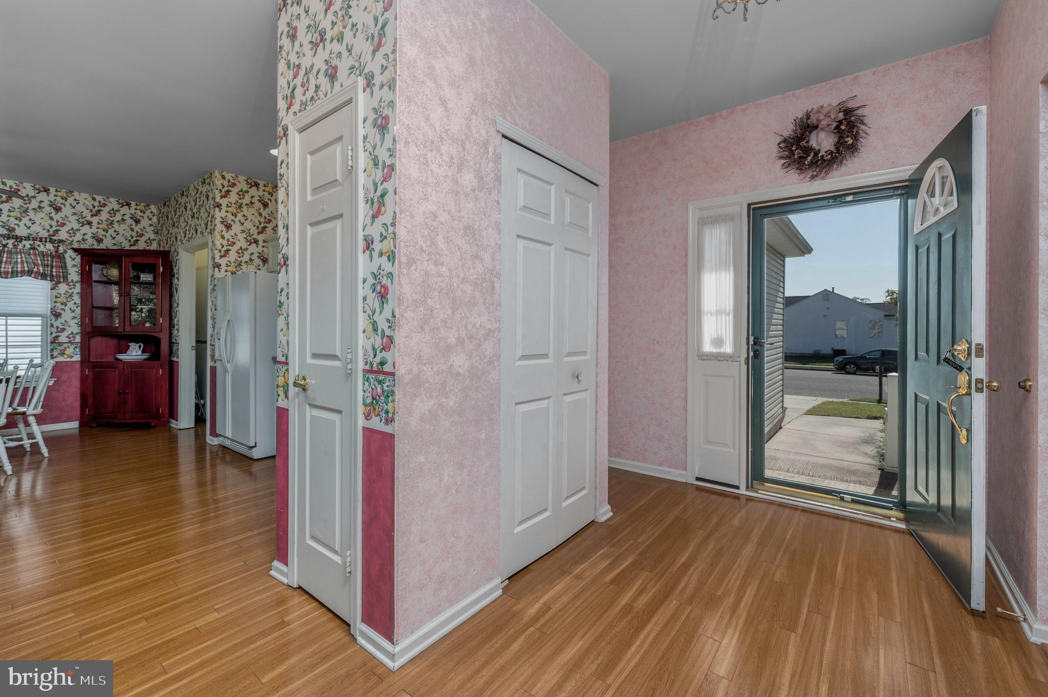 2 Ashley Drive Delran, NJ 08075 - Photo 2 of 25 Foyer