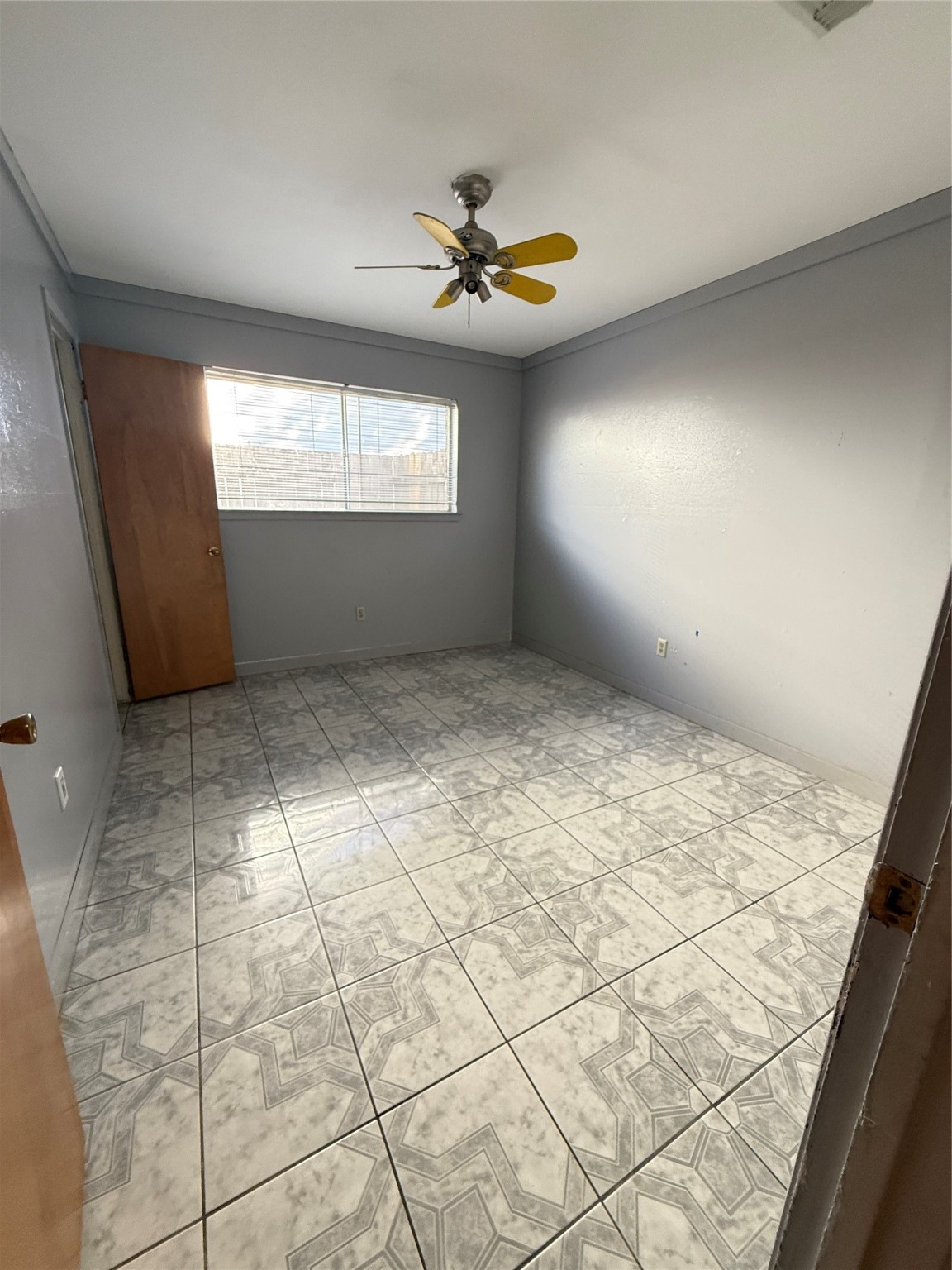 10831 Overlea Drive Houston, TX 77089 - Photo 5 of 7 a view of empty room with window