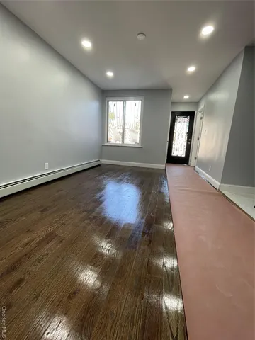 $879,000 | 3145 Mickle Avenue | Baychester