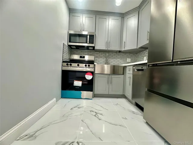 $879,000 | 3145 Mickle Avenue | Baychester