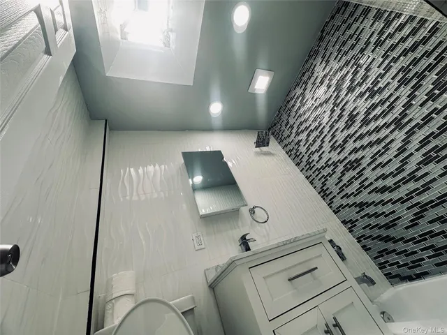 $879,000 | 3145 Mickle Avenue | Baychester