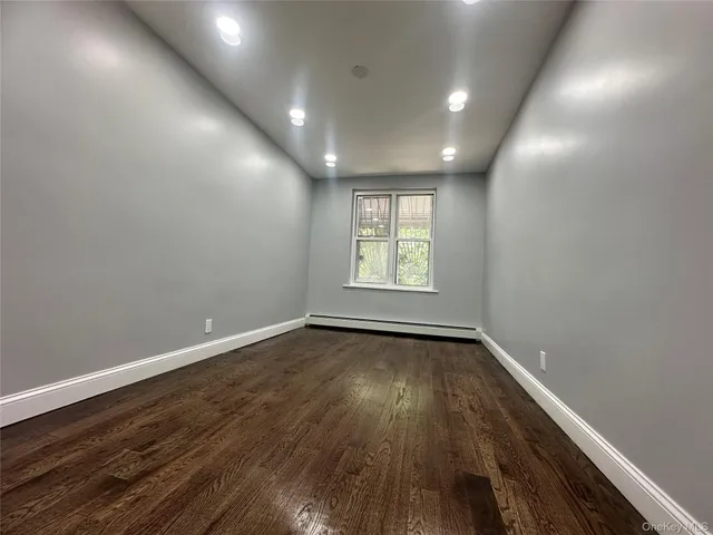 $879,000 | 3145 Mickle Avenue | Baychester