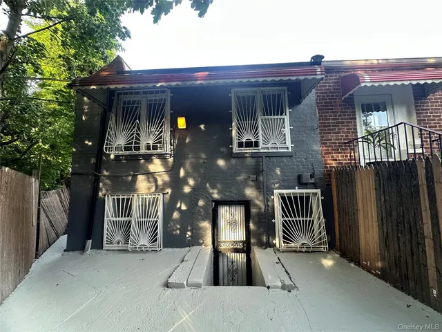 $879,000 | 3145 Mickle Avenue | Baychester