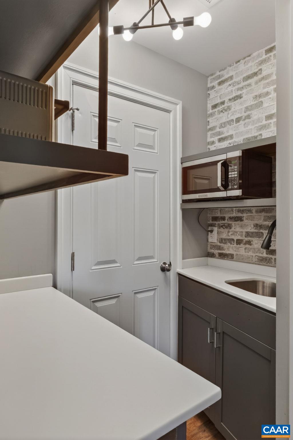65 Blue Ridge Terrace Zion Crossroads, VA 22942 - Photo 29 of 55 Kitchenette