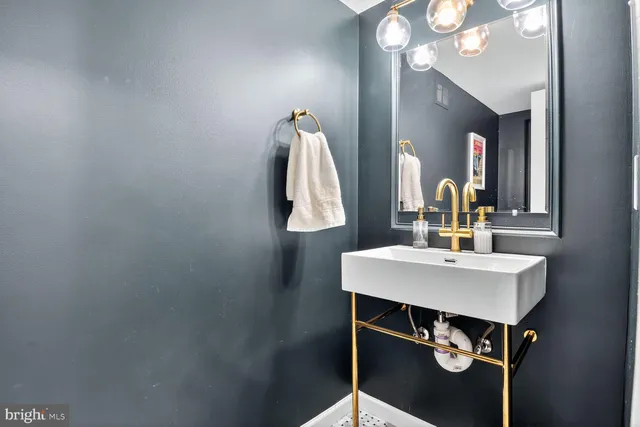 $5,000 | 3725 Krysia Court, Annandale, VA 22003