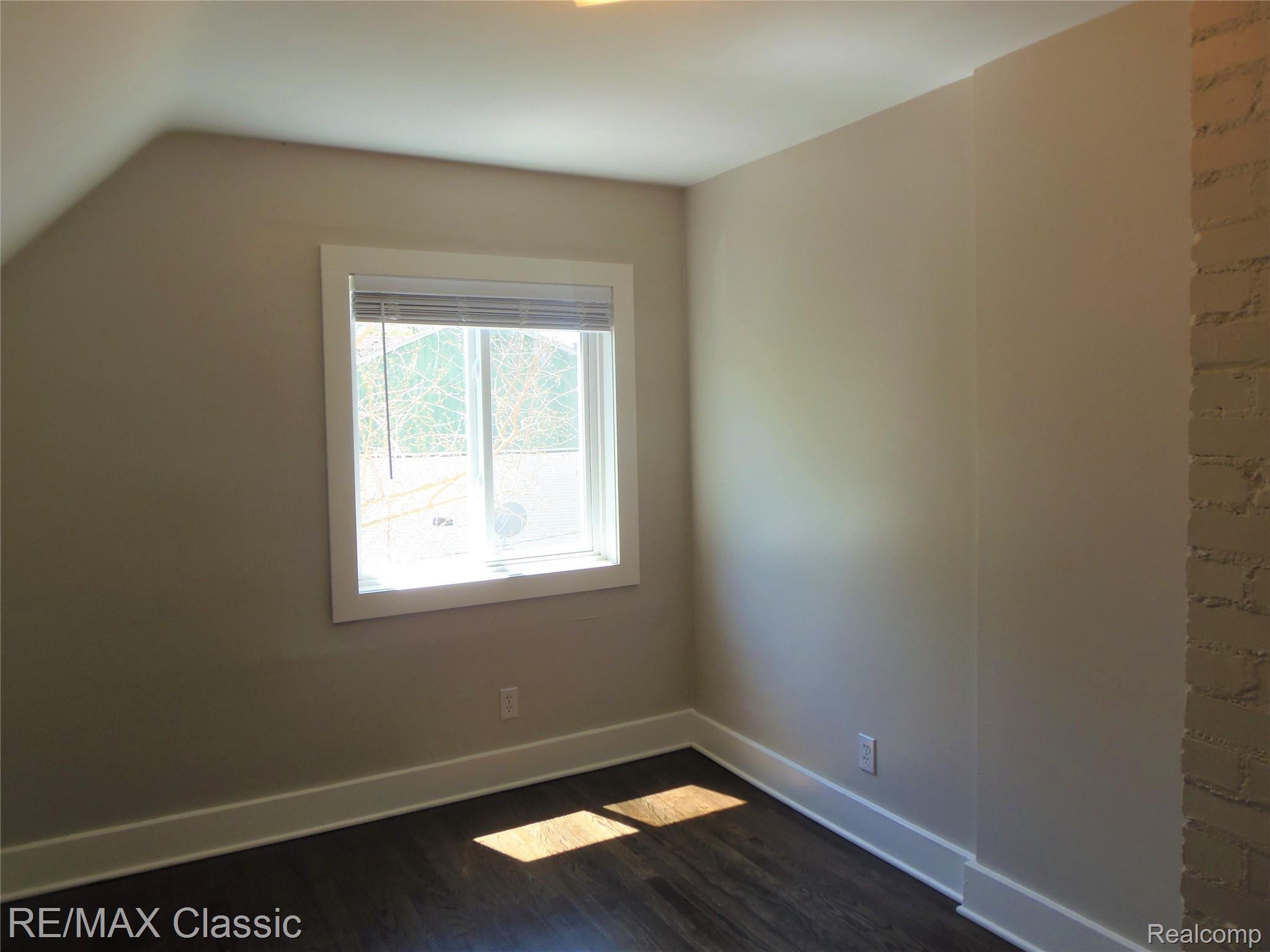 1190 Bangor Road Waterford, MI 48328 - Photo 27 of 44 Upper BR .jpg