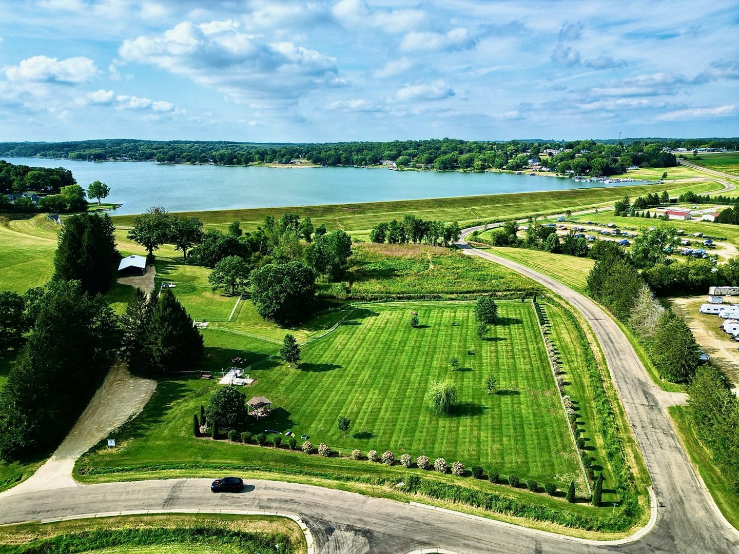 2015 Hillsdown Road Lake Summerset, IL 61019 - Photo 2 of 11 a view of a city
