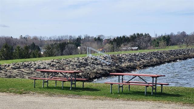 2015 Hillsdown Road Lake Summerset, IL 61019 - Photo 3 of 11 a view of a bench in a garden