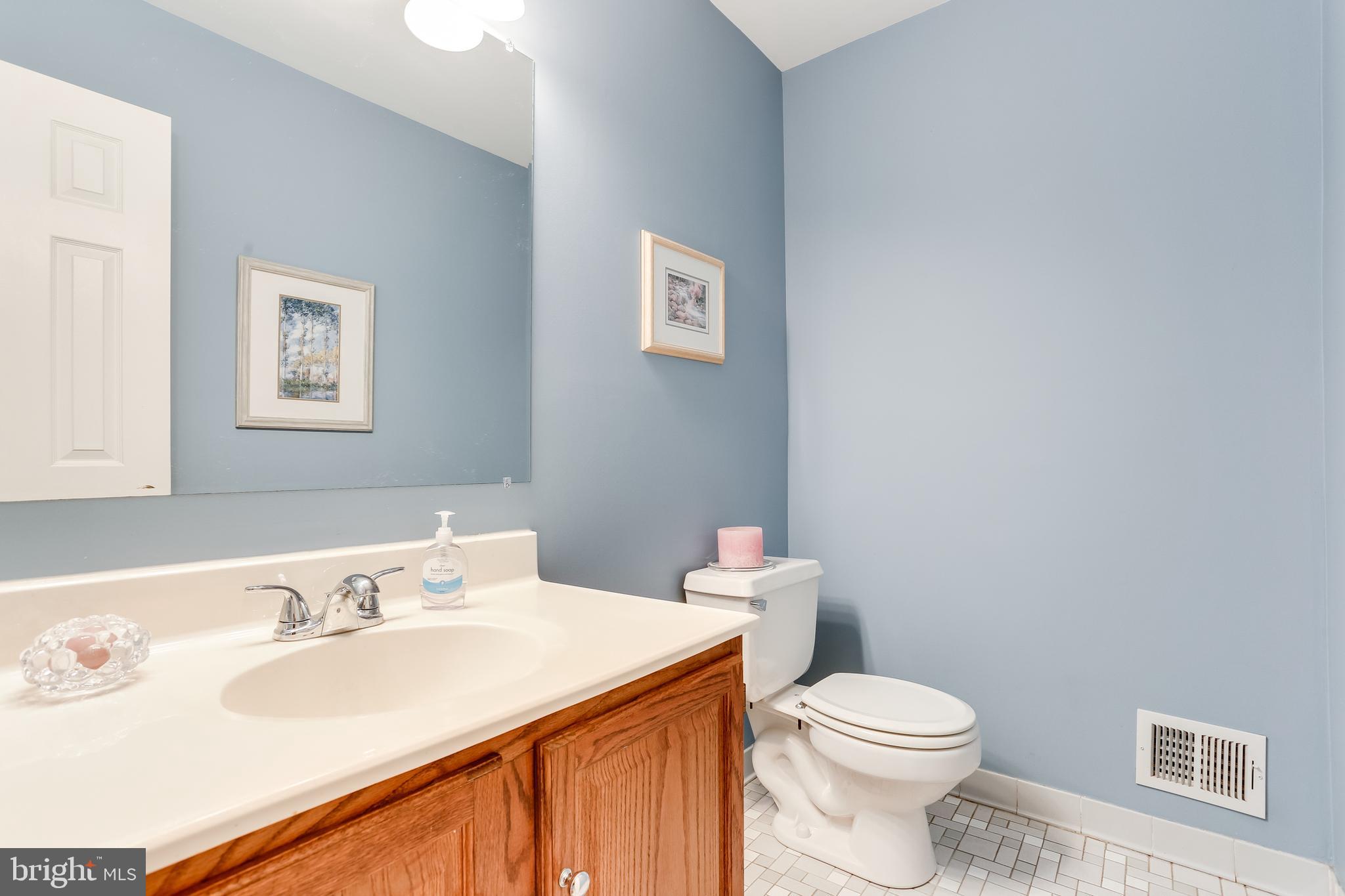 10555 Hunters Way Laurel, MD 20723 - Photo 15 of 31 Main Level Powder Room