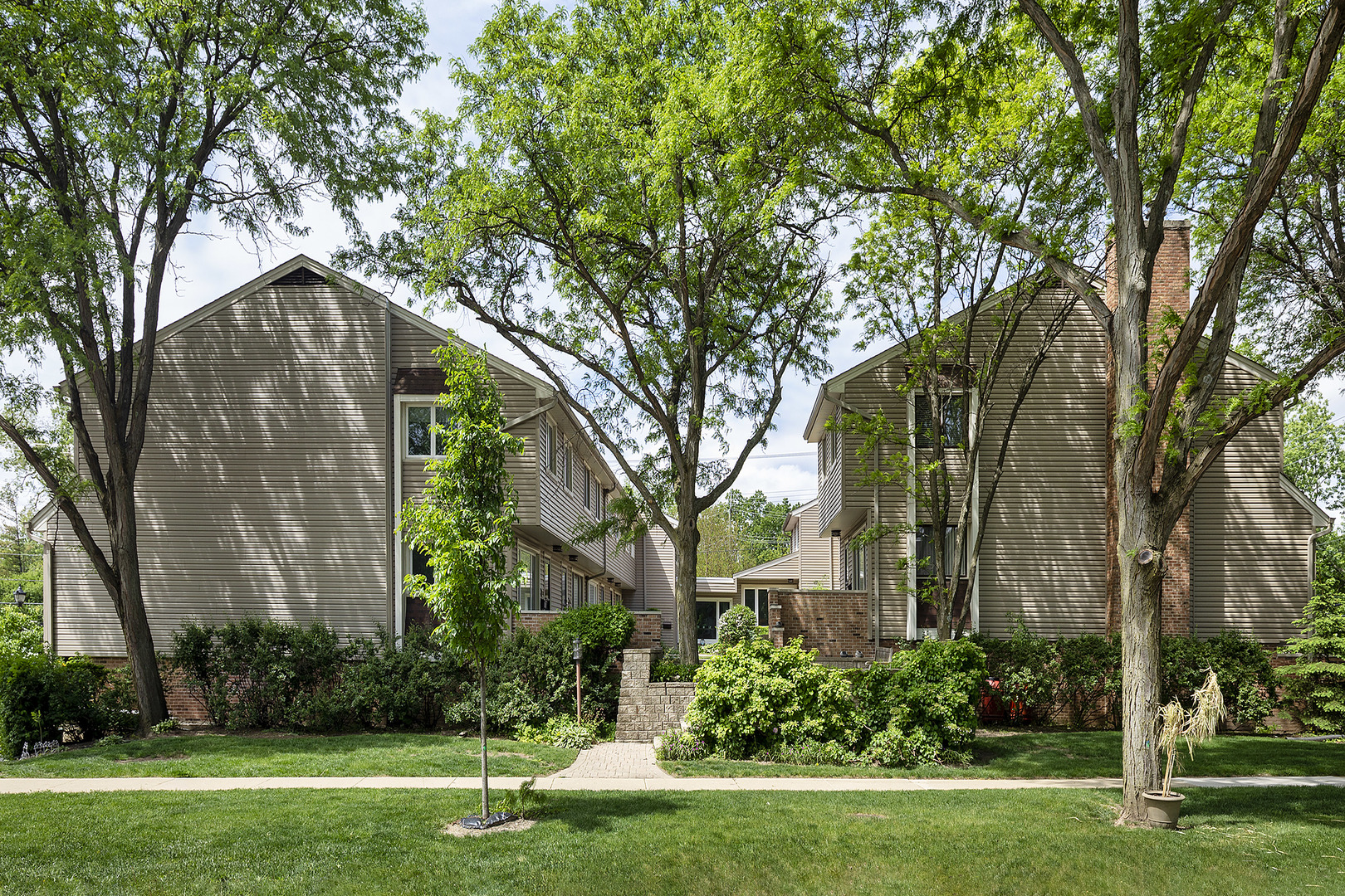1148 Meadow Road Northbrook, IL 60062 - Photo 1 of 12