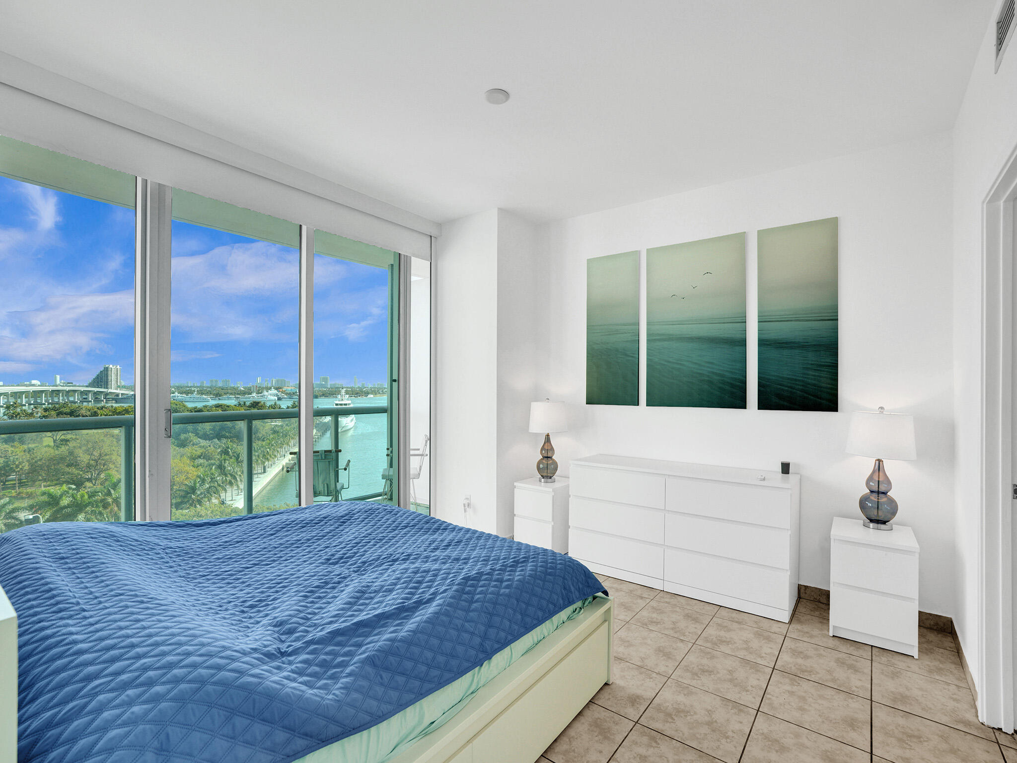 888 Biscayne Boulevard, Unit 811 Miami, FL 33132 - Photo 14 of 48 a bedroom with a bed and large window