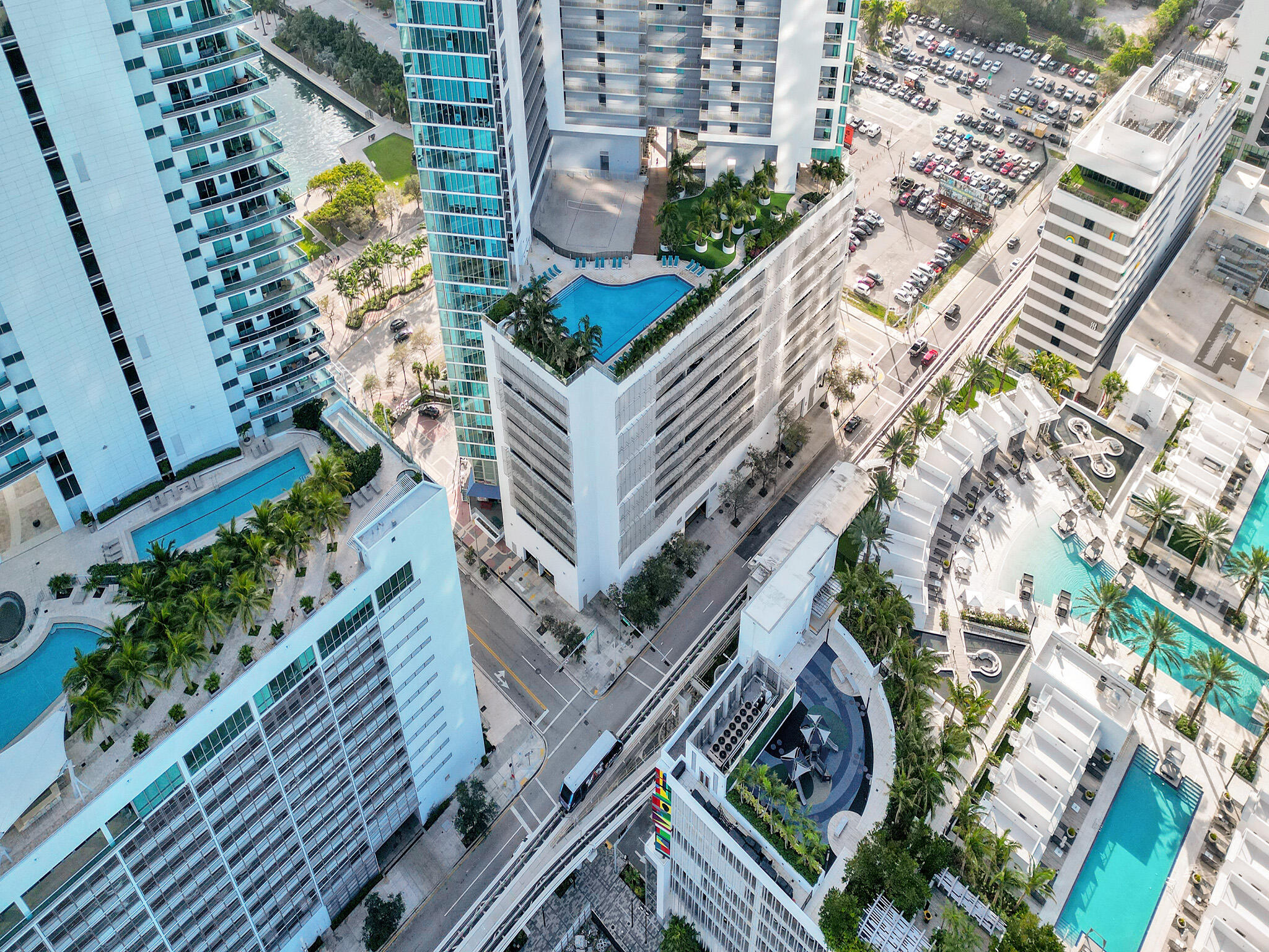 888 Biscayne Boulevard, Unit 811 Miami, FL 33132 - Photo 15 of 48 aerial view of a balcony with an outdoor space