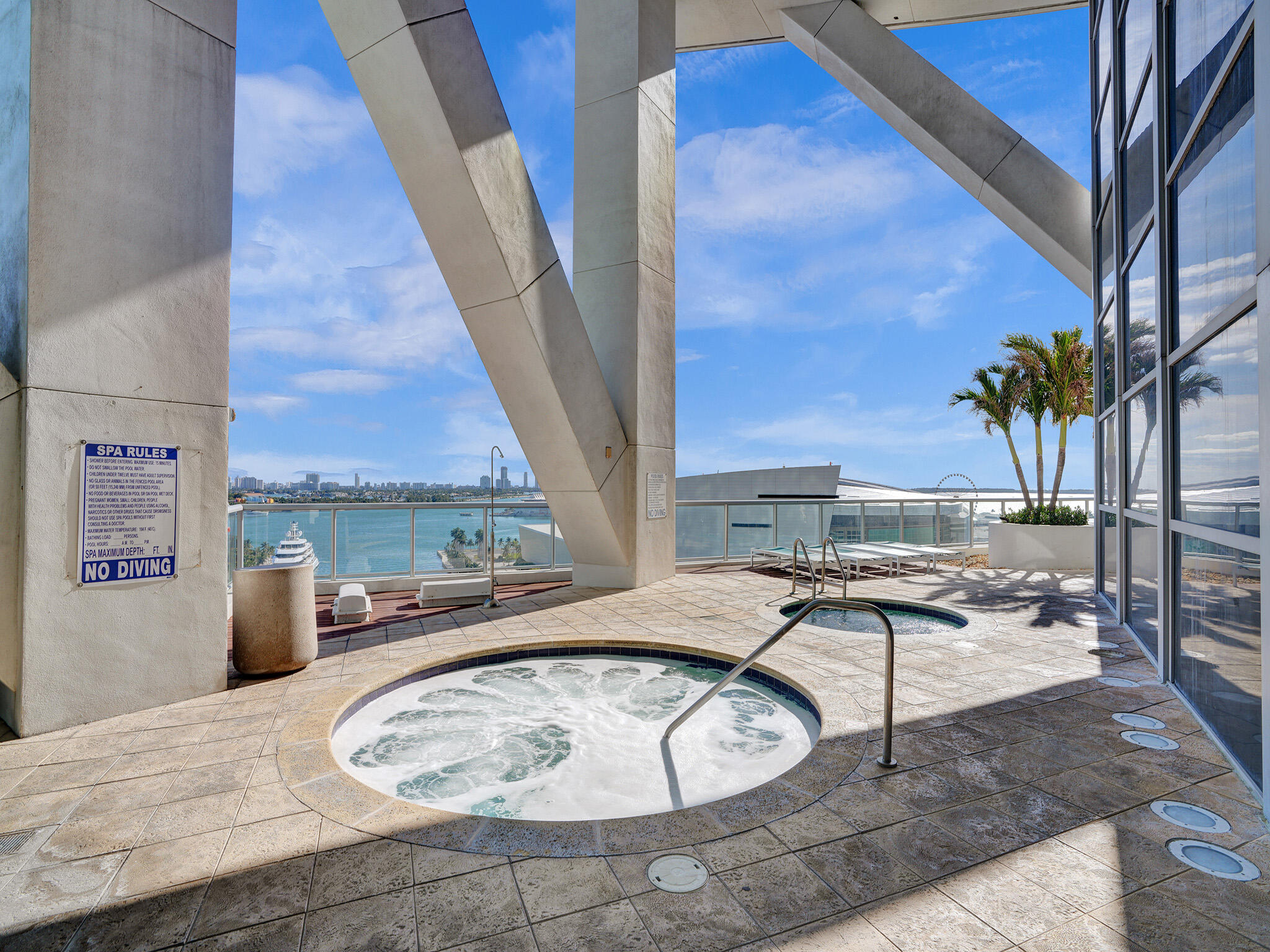 888 Biscayne Boulevard, Unit 811 Miami, FL 33132 - Photo 44 of 48 a view of a living room and kitchen