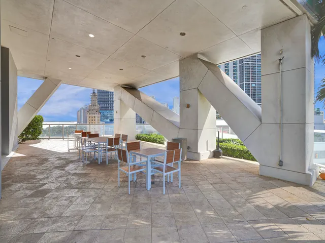 $578,000 | 888 Biscayne Boulevard, Unit 811, Miami, FL 33132