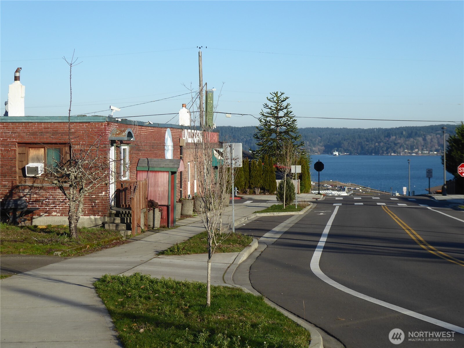 5302 North 49th Street Ruston, WA 98407 - Photo 8 of 16 a view of a patio with a table and chairs