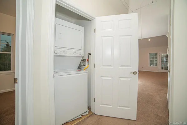$3,400 | 975 Main Street, Unit 13, Farmingdale, NY 11735