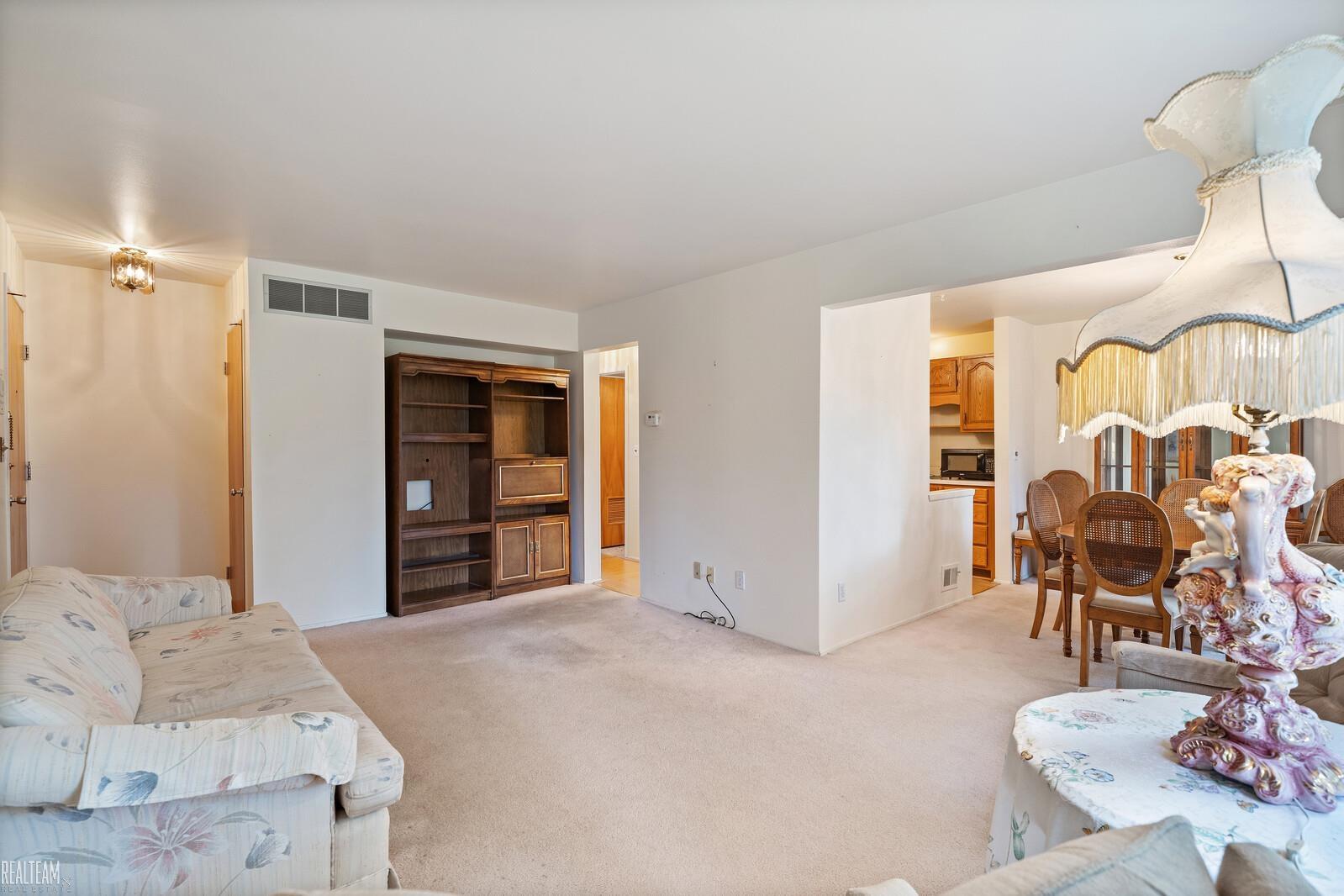 29286 Hoover Road Warren, MI 48093 - Photo 5 of 18 50084121-4.JPG