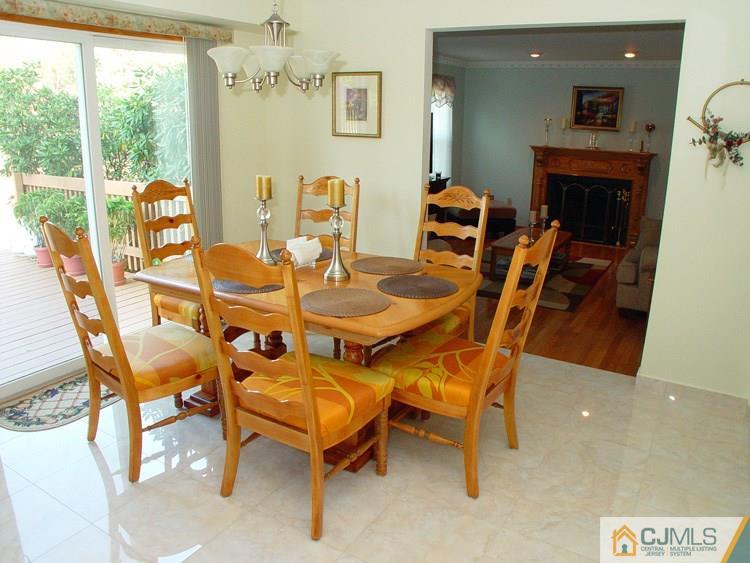 21 Smithwold Road Somerset, NJ 08873 - Photo 6 of 20 a dining room with furniture and window
