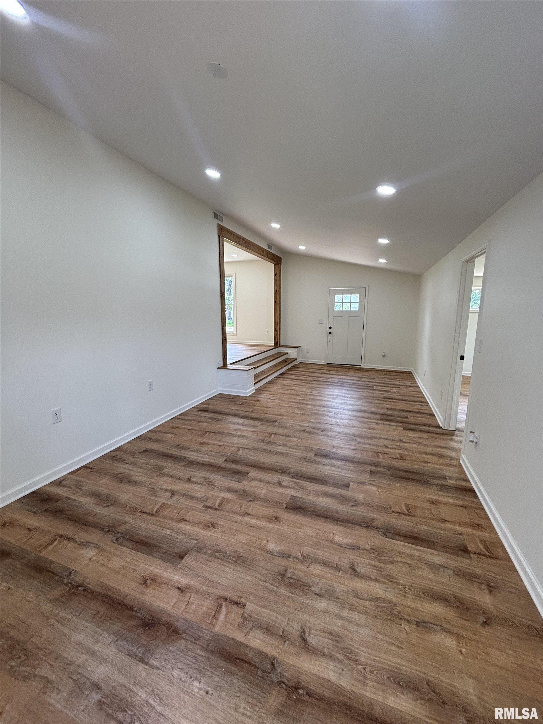 208 Dorris Drive Metropolis, IL 62960 - Photo 4 of 16