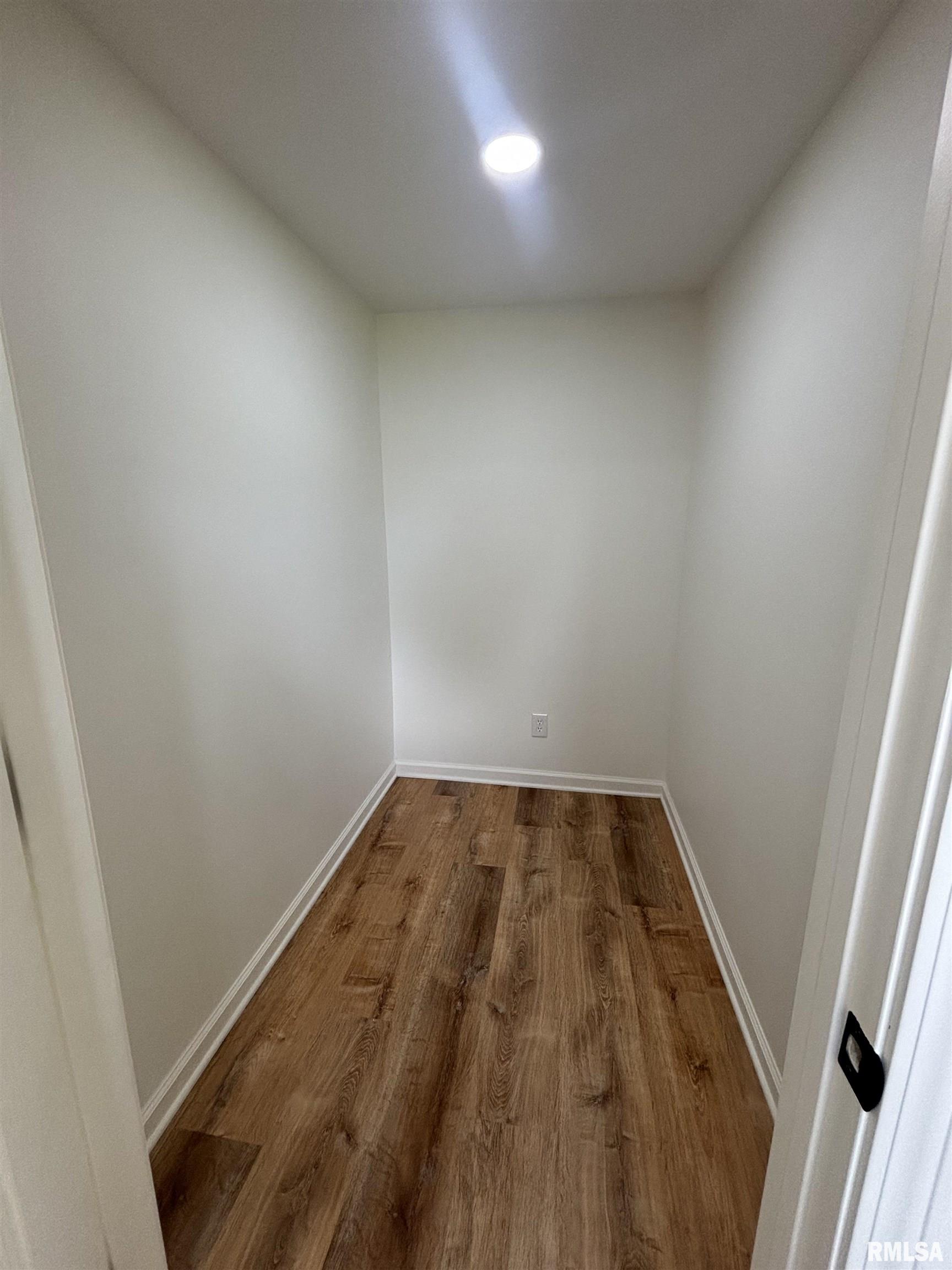 208 Dorris Drive Metropolis, IL 62960 - Photo 7 of 16