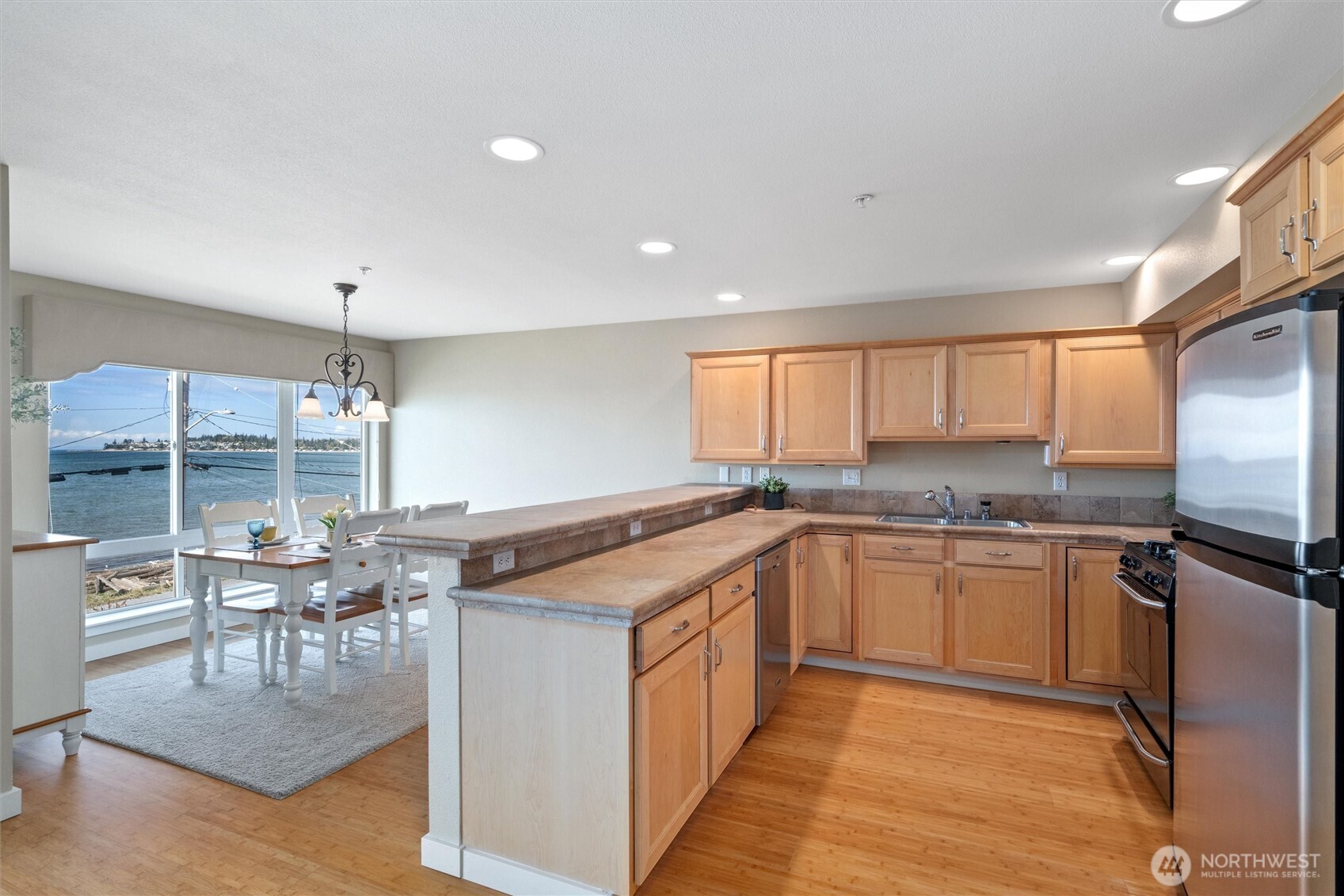 8075 Harborview Road, Unit 305 Blaine, WA 98230 - Photo 8 of 15 Gallery Image 8