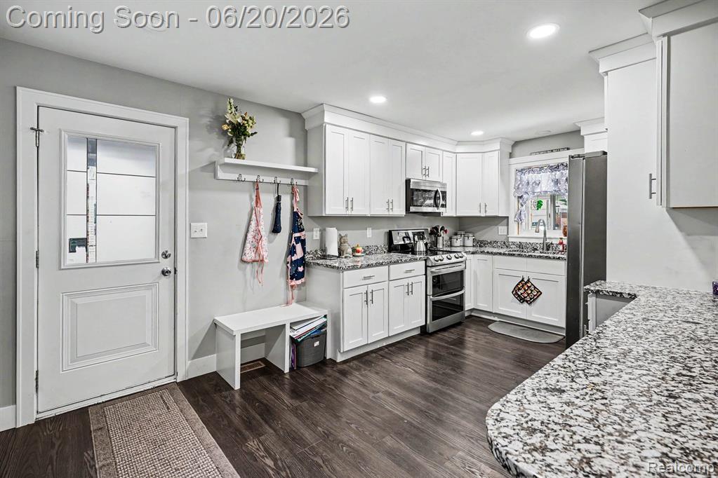 30831 Ridgefield Avenue Warren, MI 48088 - Photo 5 of 17