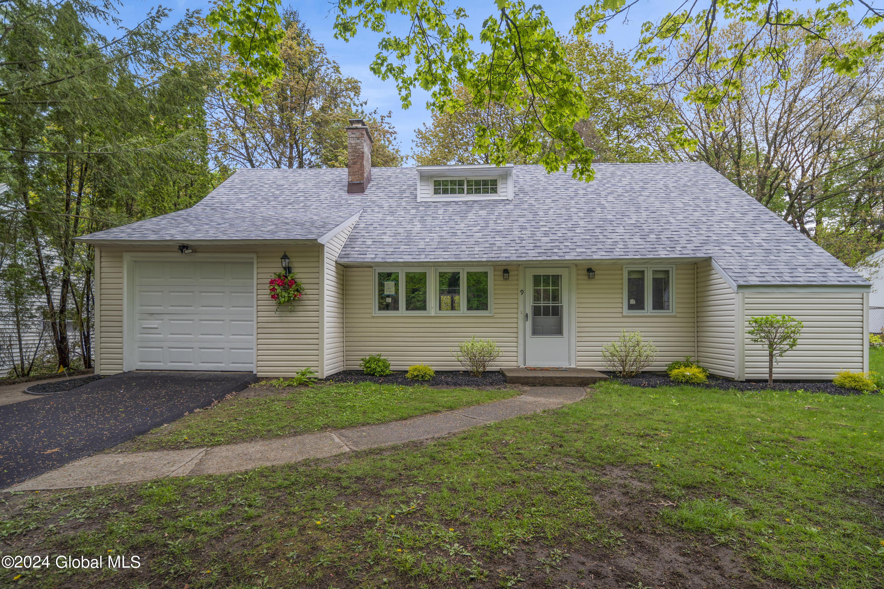 9 Southgate Road Colonie, NY 12211 - Photo 1 of 25 Exterior 01