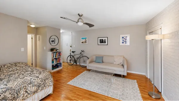 $4,500 | 165 Christopher Street, Unit 6P | West Village
