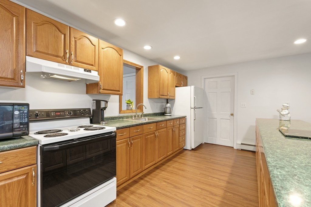 16 Lisa Road Peabody, MA 01960 - Photo 10 of 30 Gallery Image 10