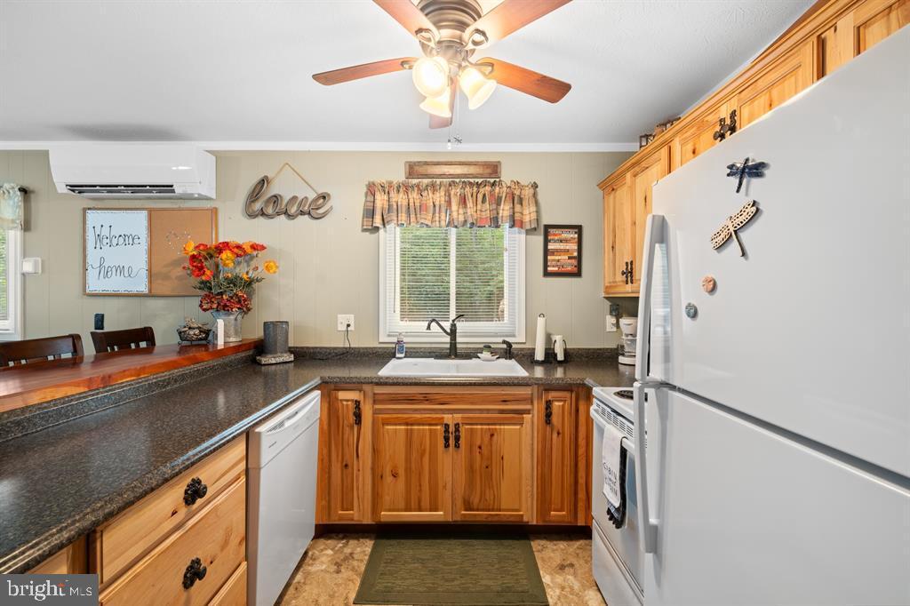 112 Judd Lane Mount Jackson, VA 22842 - Photo 20 of 63 a kitchen with a sink and cabinets