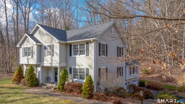 $750,000 | 366 Charcoal Avenue, Middlebury, CT 06762