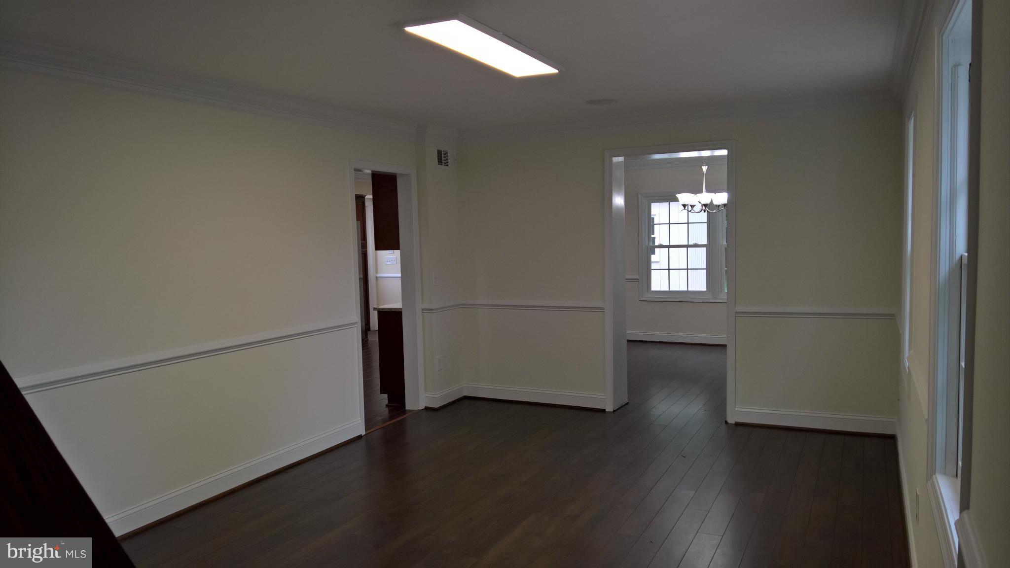 3924 Chantilly Road Chantilly, VA 20151 - Photo 2 of 25 Living Room