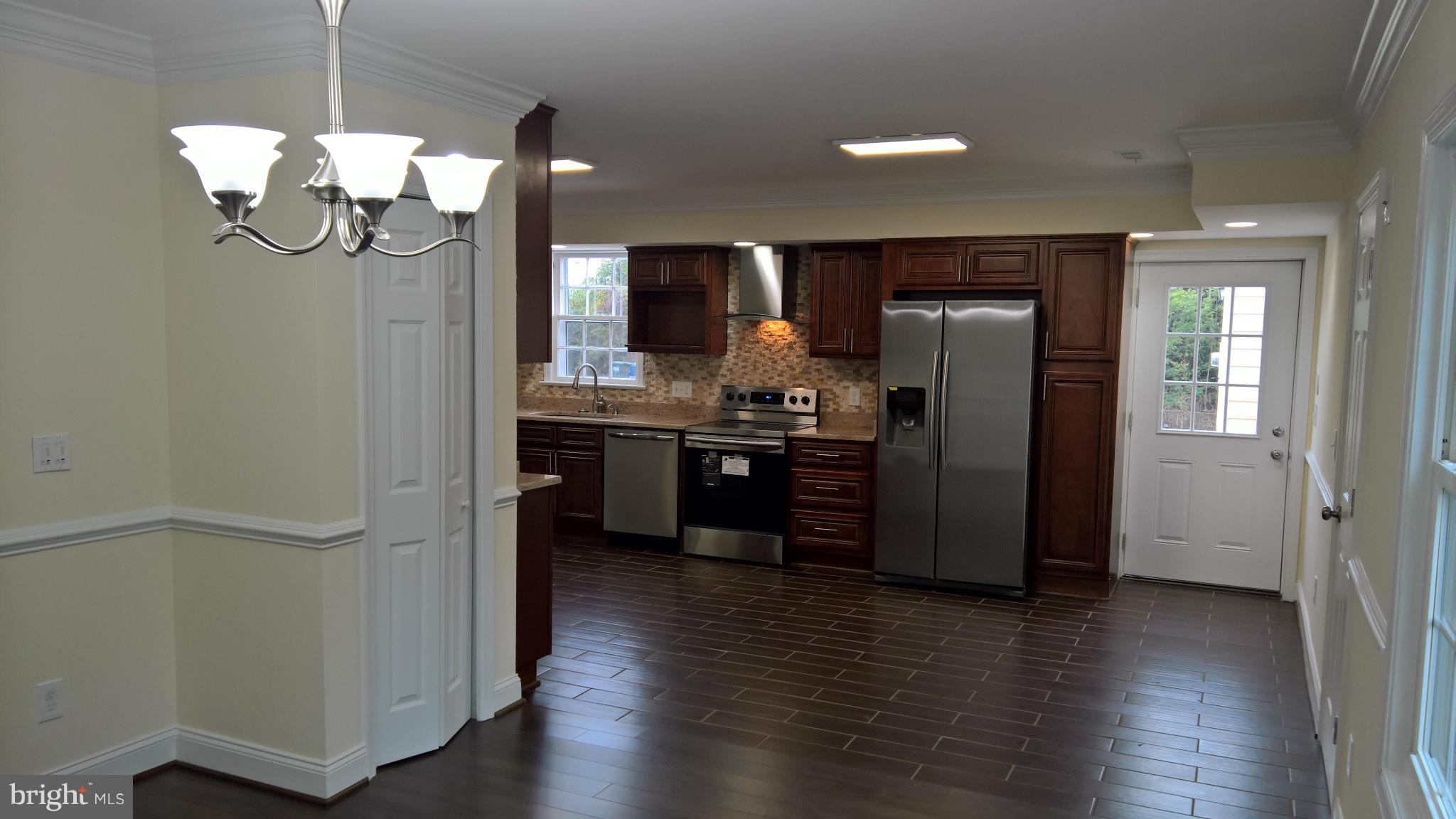 3924 Chantilly Road Chantilly, VA 20151 - Photo 4 of 25 Kitchen