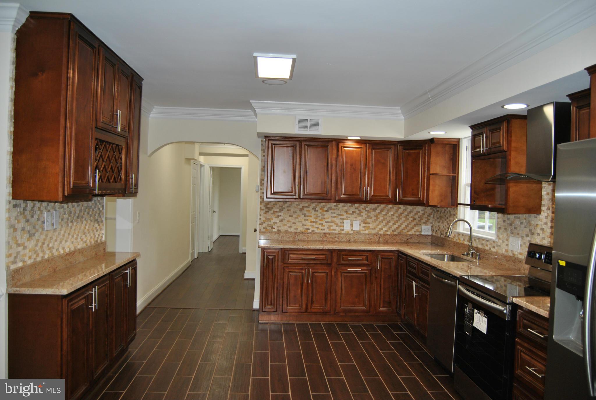 3924 Chantilly Road Chantilly, VA 20151 - Photo 5 of 25 Kitchen