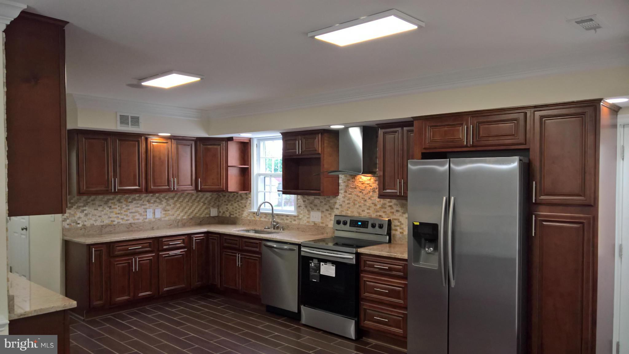 3924 Chantilly Road Chantilly, VA 20151 - Photo 6 of 25 Kitchen