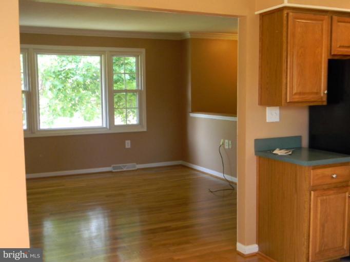 676 Russell Road Berryville, VA 22611 - Photo 11 of 30 Living Room