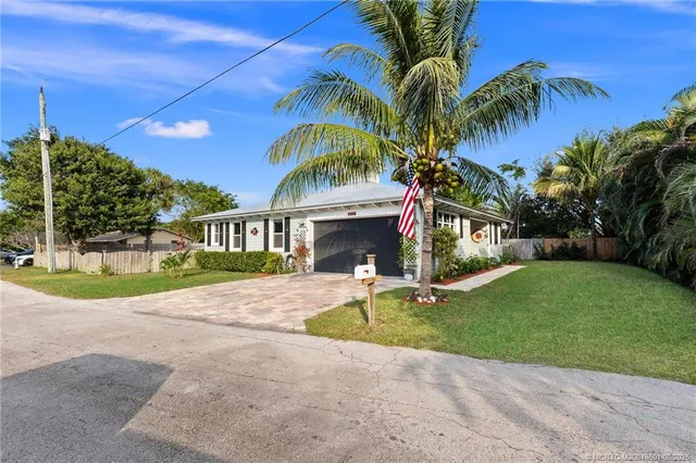 $599,900 | 1305 Southeast Sea Oat Lane, Stuart, FL 34994
