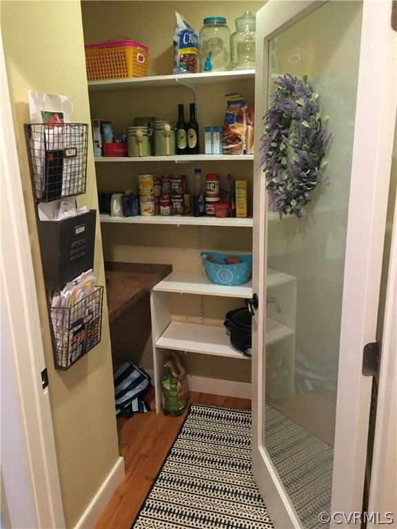 6007 Moss Creek Road Midlothian, VA 23112 - Photo 11 of 38 a shelf with wine glasses