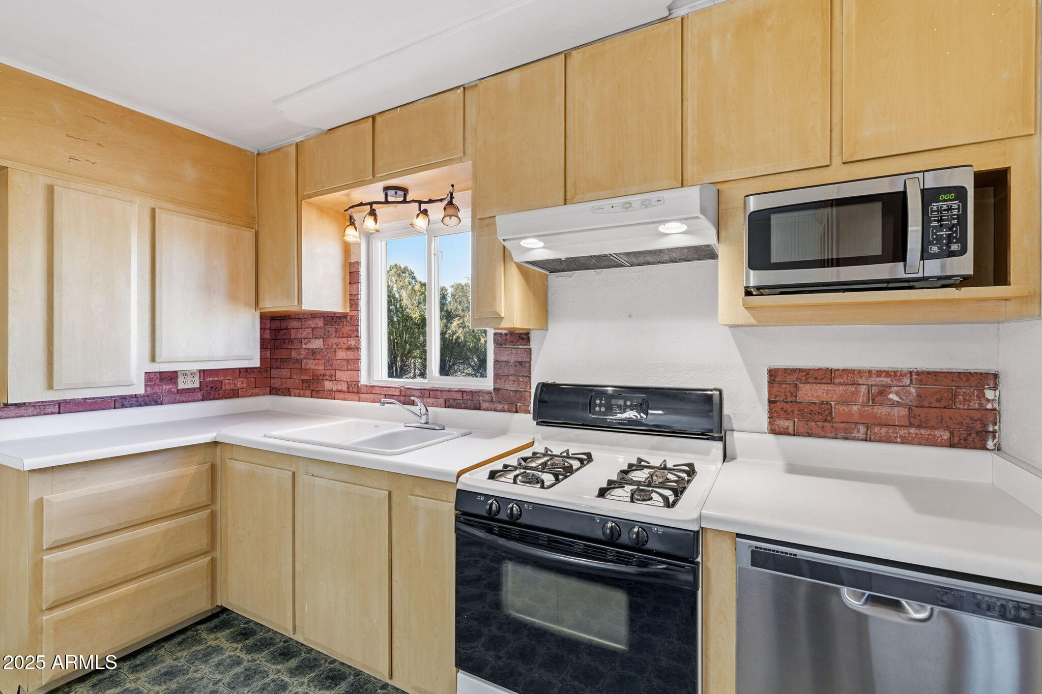 3035 West Williams Road Benson, AZ 85602 - Photo 13 of 37 Kitchen