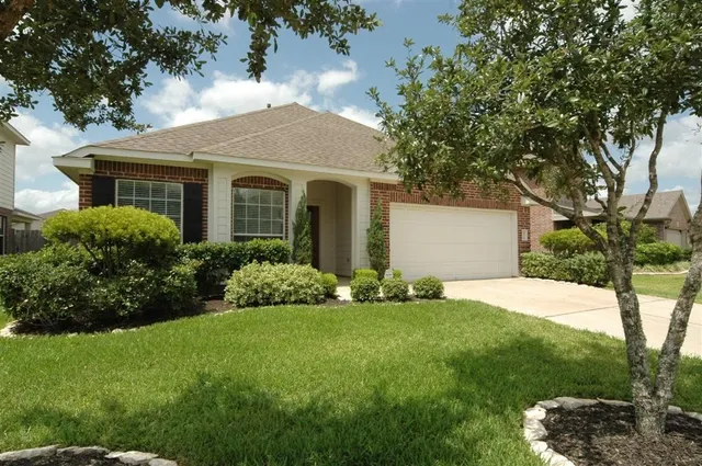 $2,375 | 13110 Rippling Creek Lane, Pearland, TX 77584