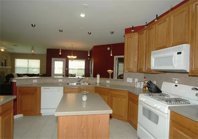 $2,375 | 13110 Rippling Creek Lane, Pearland, TX 77584