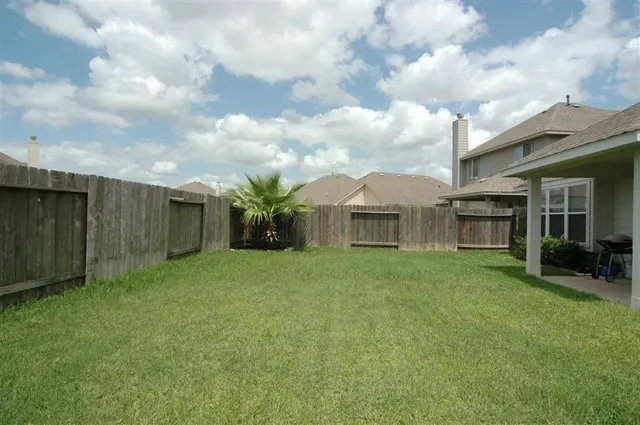 $2,375 | 13110 Rippling Creek Lane, Pearland, TX 77584