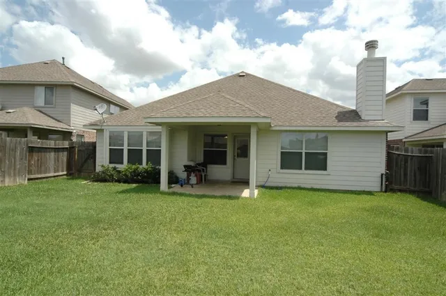 $2,375 | 13110 Rippling Creek Lane, Pearland, TX 77584