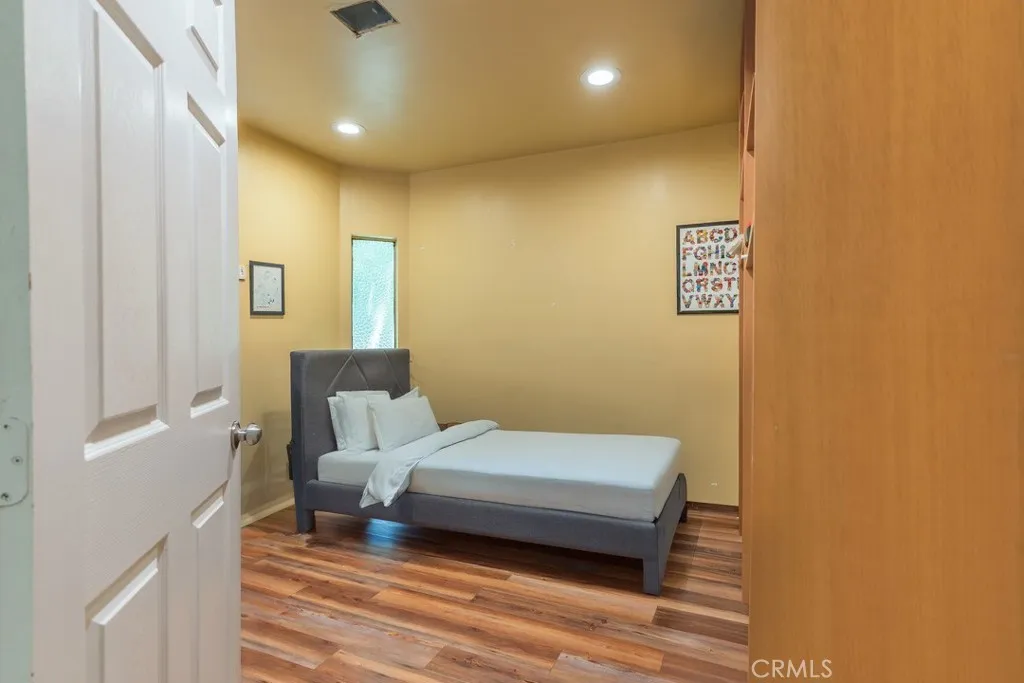 23500 The Old Road, Unit 35 Newhall, CA 91321 - Photo 14 of 43 a bathroom with a sink and a mirror