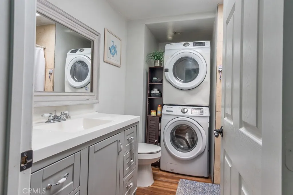 23500 The Old Road, Unit 35 Newhall, CA 91321 - Photo 16 of 43 a utility room with sink dryer and washer