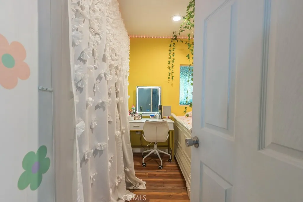 23500 The Old Road, Unit 35 Newhall, CA 91321 - Photo 23 of 43 a bathroom with a sink and a mirror