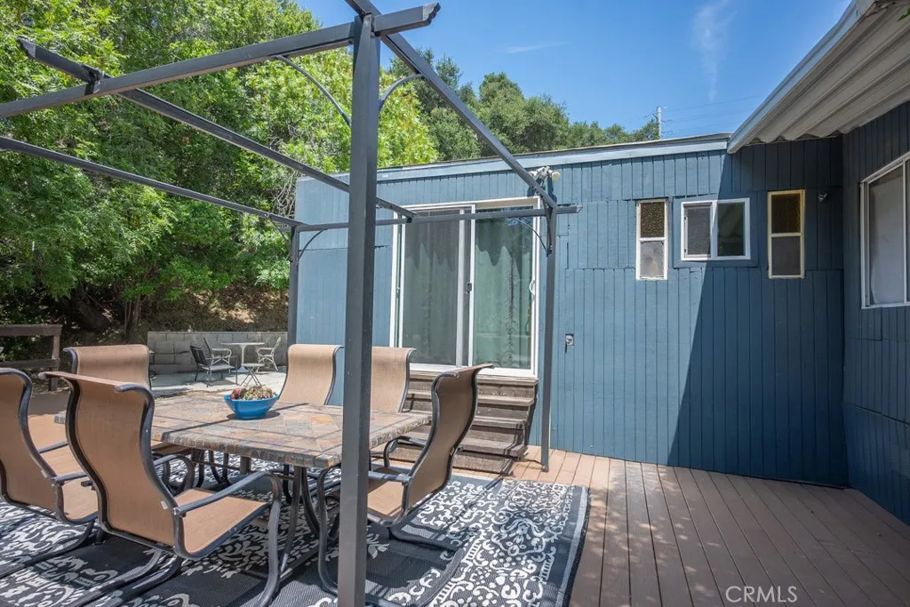 23500 The Old Road, Unit 35 Newhall, CA 91321 - Photo 33 of 43 a backyard of a house with outdoor seating